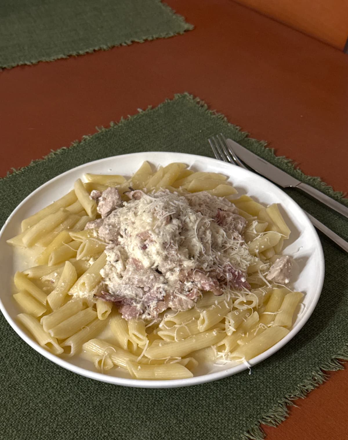 Krůtí Alfredo Penne se Slaninou