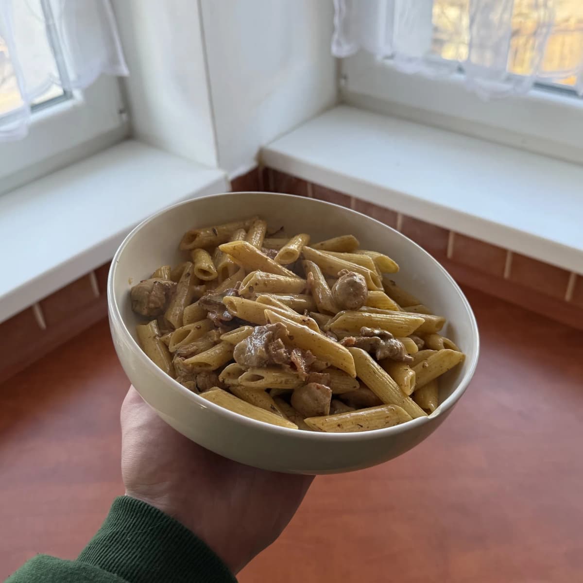Kremova kureci pasta s chilli a slaninou