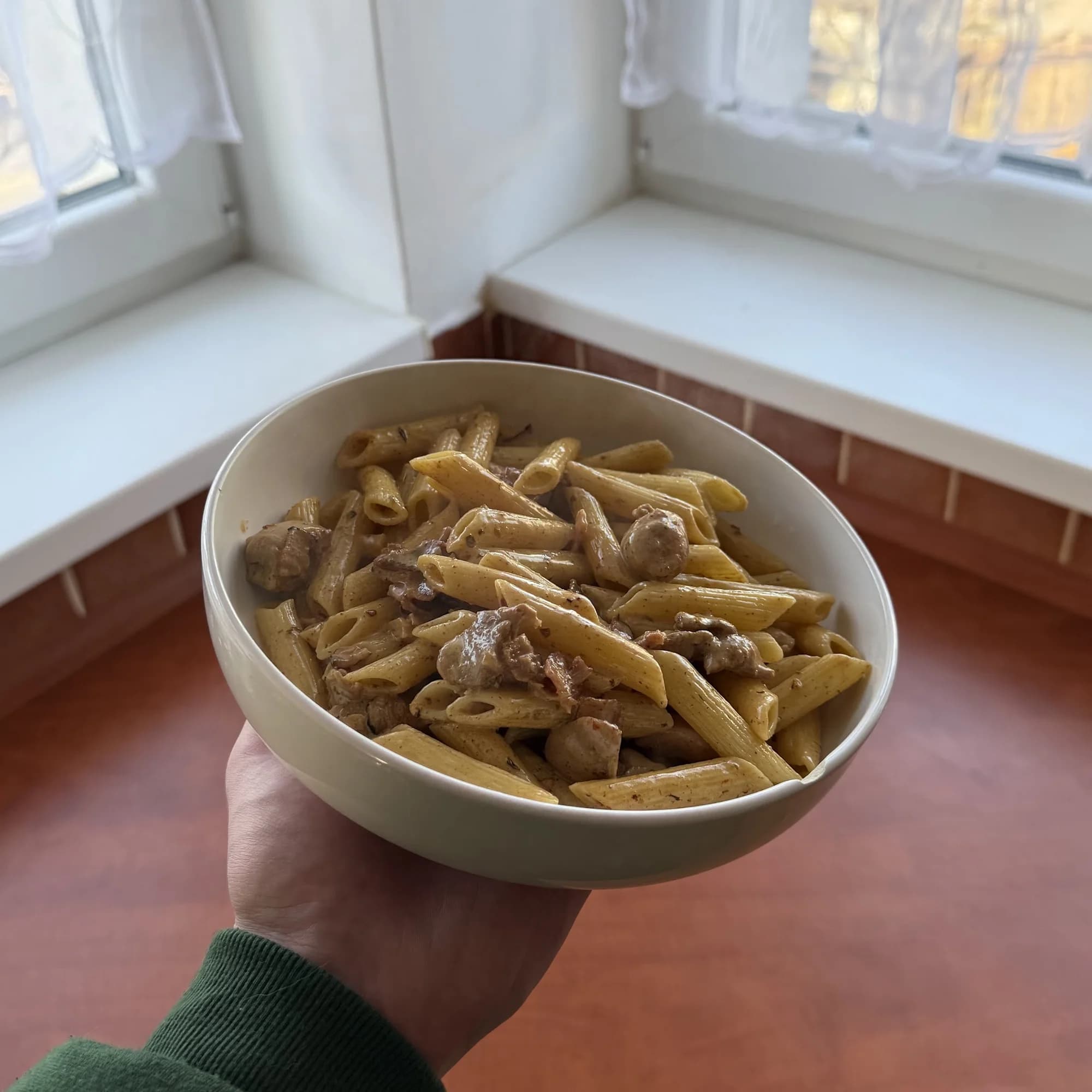 Kremova kureci pasta s chilli a slaninou